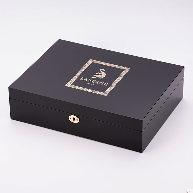 High-grade black piano paint three bottles of perfume paint gift packaging wooden box bright gold metal logo custom made