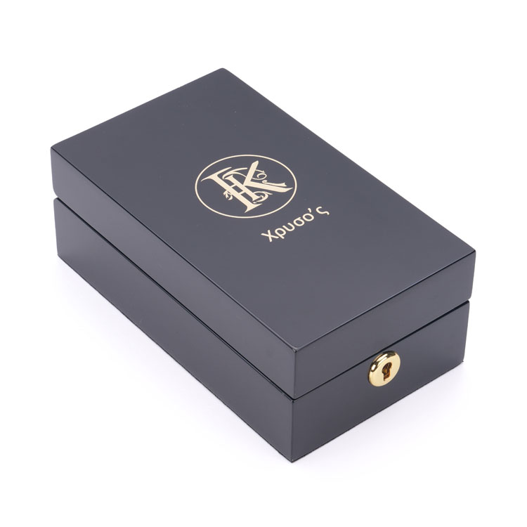 Gold Metal Logo Embedded in Black Piano Paint Perfume Wooden Box Packaging