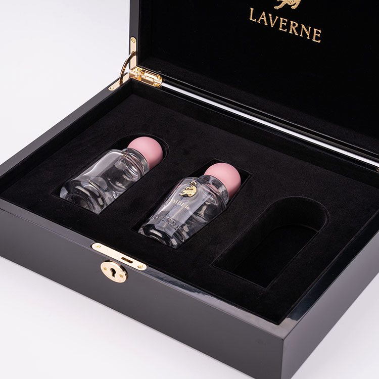 High-grade black piano paint three bottles of perfume paint gift packaging wooden box bright gold metal logo custom made