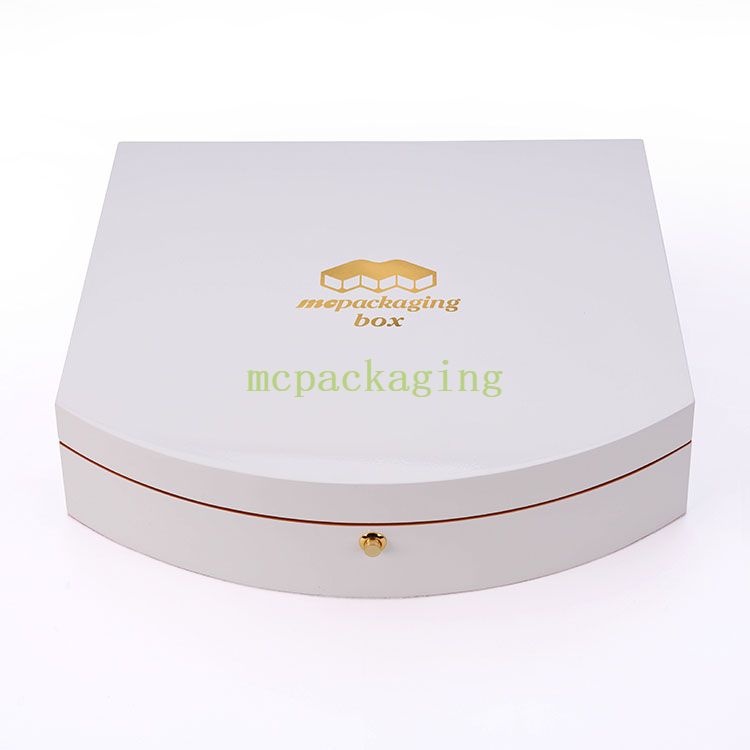 Wholesale Luxury Customized Logo Black Lacquer Wooden Perfume Box With Lock