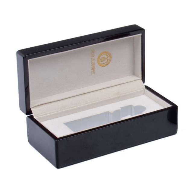 Rectangular Elastic Hinge Side Flip Black Glossy Paint Essential Oil Perfume Wooden Box Packaging Custom Beige Beaded Velvet Interior