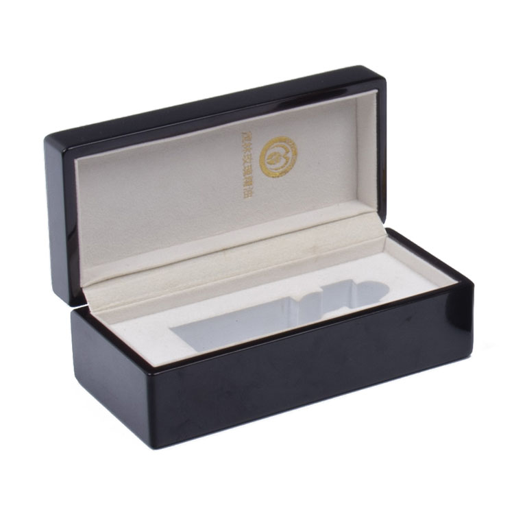 Rectangular Elastic Hinge Side Flip Black Glossy Paint Essential Oil Perfume Wooden Box Packaging Custom Beige Beaded Velvet Interior
