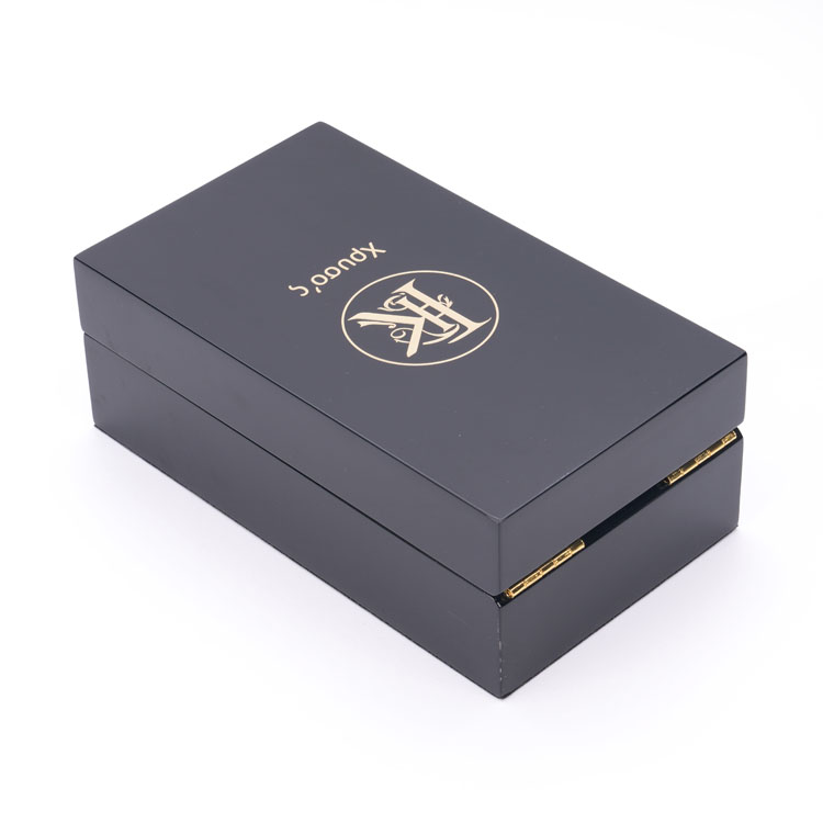 Gold Metal Logo Embedded in Black Piano Paint Perfume Wooden Box Packaging