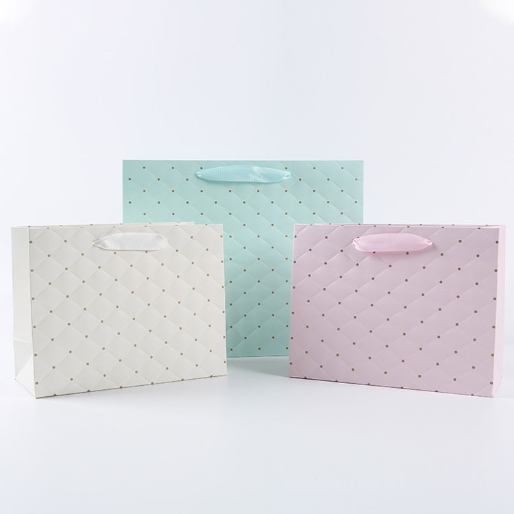 Wholesale Custom Printed Logo Luxury White Paper Bag Retail Boutique Shopping Gift Paper Bags With Your Own Logo