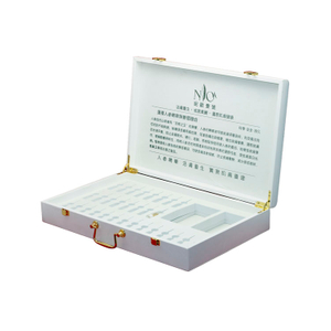 Jeweley White Watch Razor Collar Pin Pearl Gvp White PU Leather Logo Gilded Cosmetic Essential Oil Gift Packaging Box