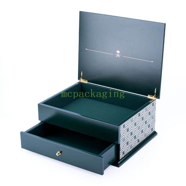 KSA Jeddah Season Luxury Easter Sun Shape Brown Chocolate Date Wooden Box For Ramadan