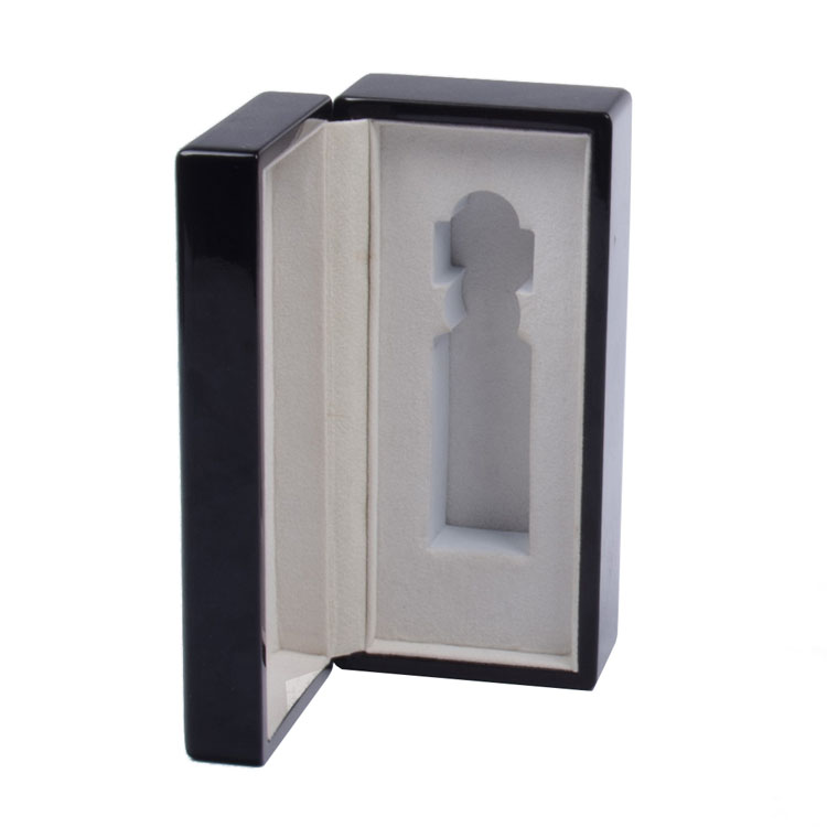 Rectangular Elastic Hinge Side Flip Black Glossy Paint Essential Oil Perfume Wooden Box Packaging Custom Beige Beaded Velvet Interior