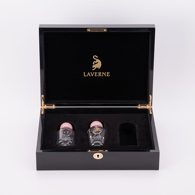 High-grade black piano paint three bottles of perfume paint gift packaging wooden box bright gold metal logo custom made