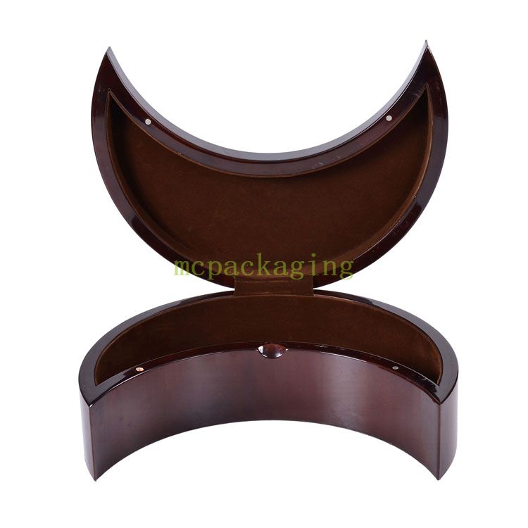 KSA Jeddah Season Moon Shape Wood Chocolate Dates Gft Box Display In Dubai