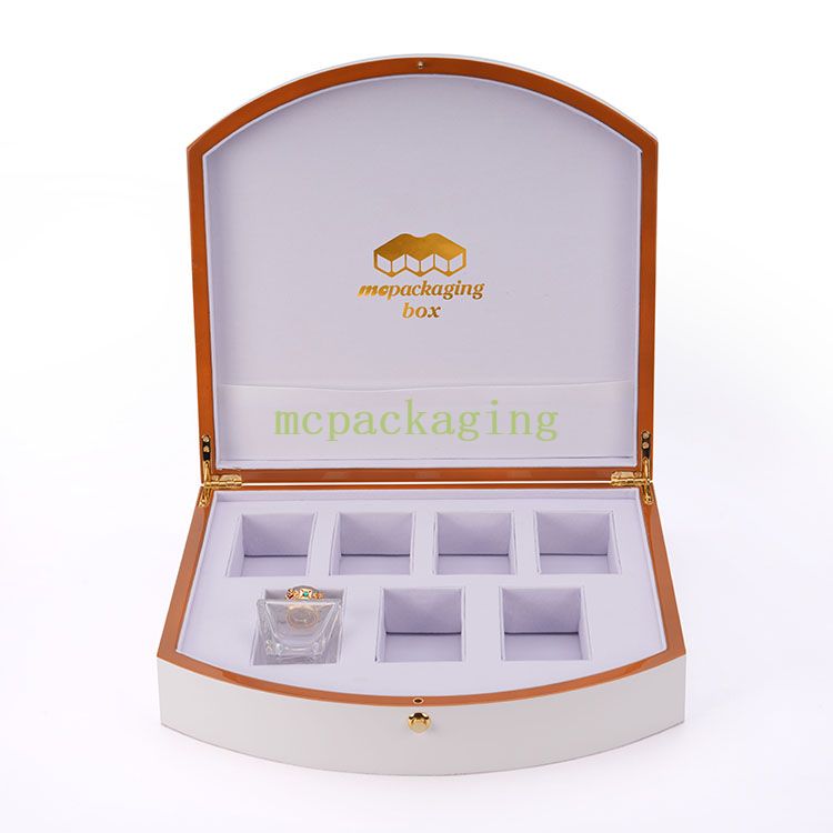 Wholesale Luxury Customized Logo Black Lacquer Wooden Perfume Box With Lock