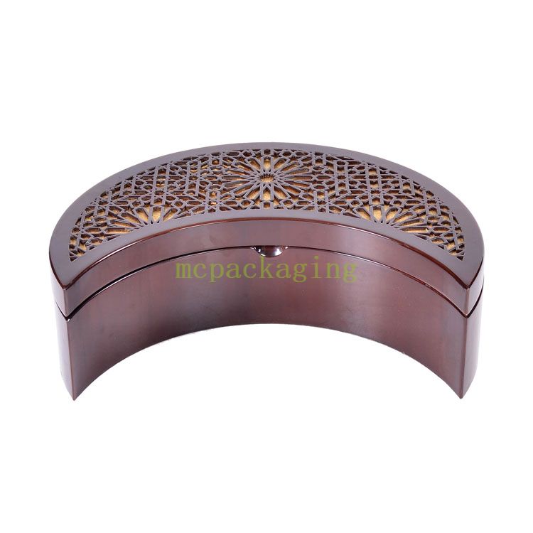 KSA Jeddah Season Moon Shape Wood Chocolate Dates Gft Box Display In Dubai