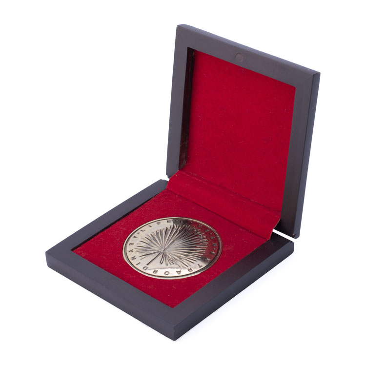 Soap Slabbed Price Customized Eco Friendly Polyresin Piano Lacquer Wooden Coin Box