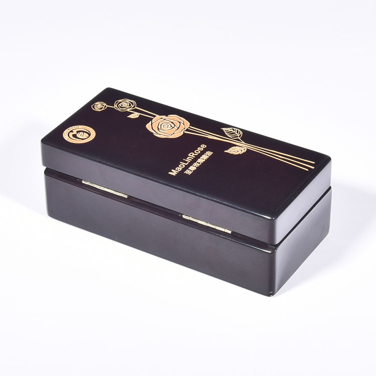 Rectangular Elastic Hinge Side Flip Black Glossy Paint Essential Oil Perfume Wooden Box Packaging Custom Beige Beaded Velvet Interior