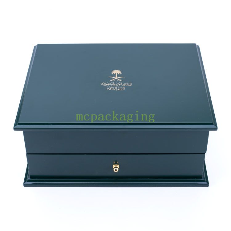 KSA Jeddah Season Luxury Easter Sun Shape Brown Chocolate Date Wooden Box For Ramadan