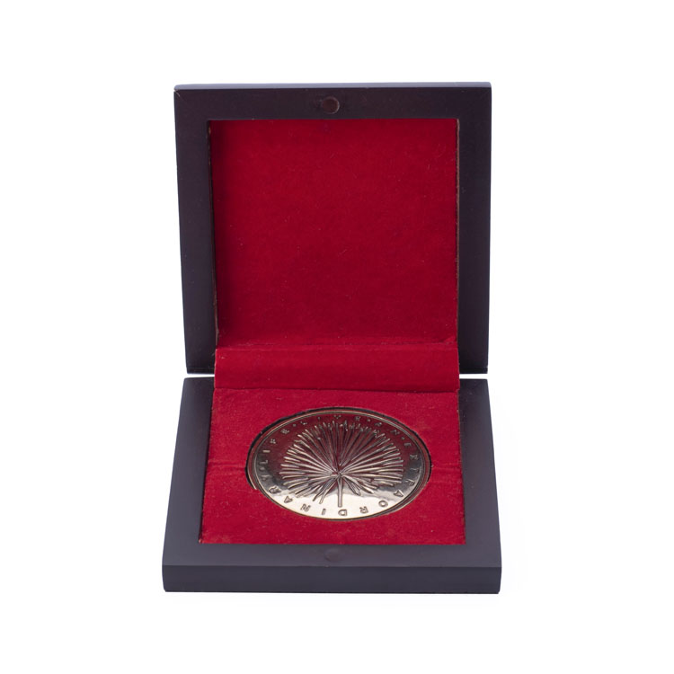 Soap Slabbed Price Customized Eco Friendly Polyresin Piano Lacquer Wooden Coin Box