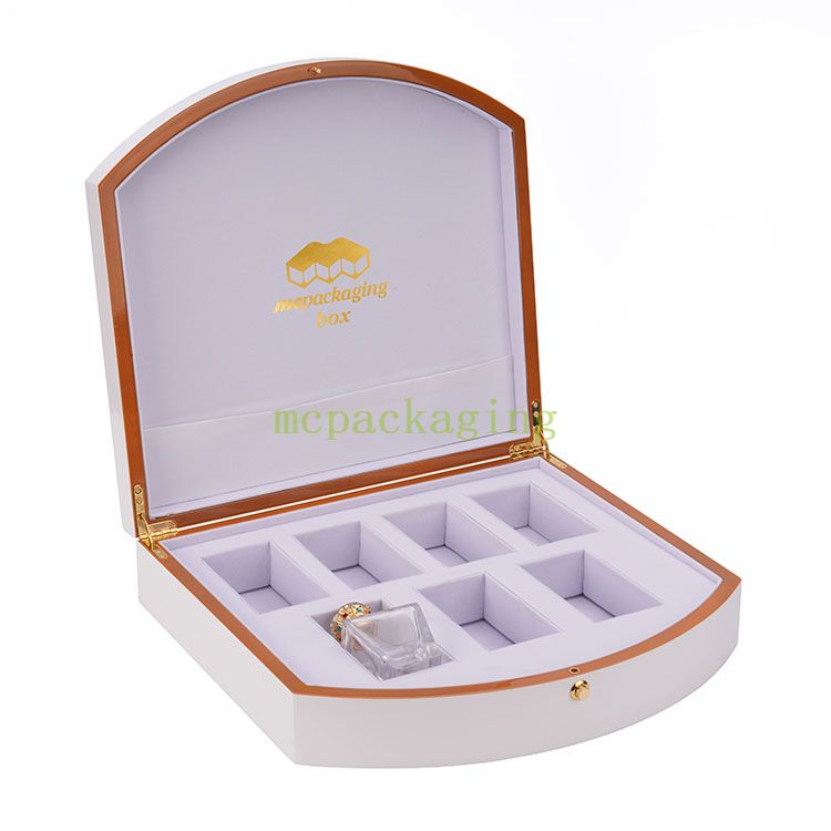 Wholesale Luxury Customized Logo Black Lacquer Wooden Perfume Box With Lock