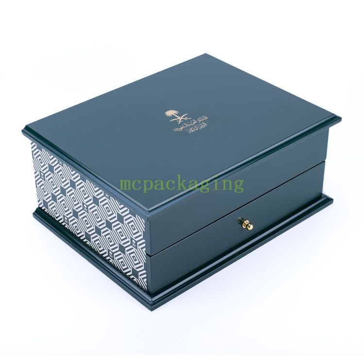 KSA Jeddah Season Luxury Easter Sun Shape Brown Chocolate Date Wooden Box For Ramadan