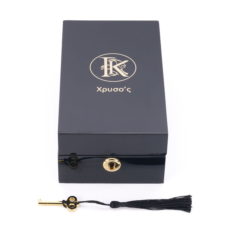 Gold Metal Logo Embedded in Black Piano Paint Perfume Wooden Box Packaging